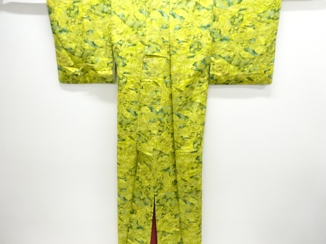  遠山に流水・草花模様小紋着物